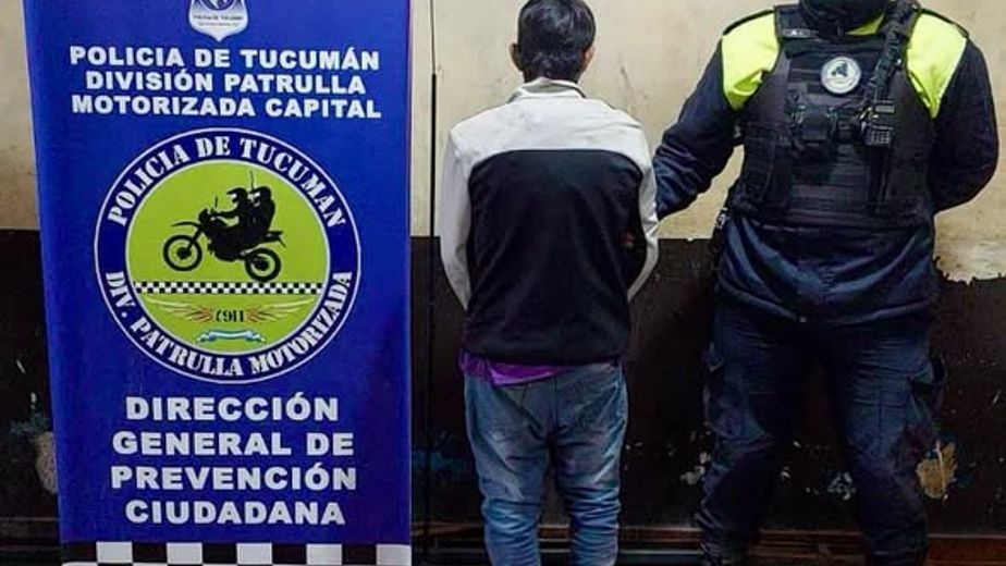 El agresor, de 26 años, descartó un arma blanca y un hierro con punta al intentar huir de la policía.