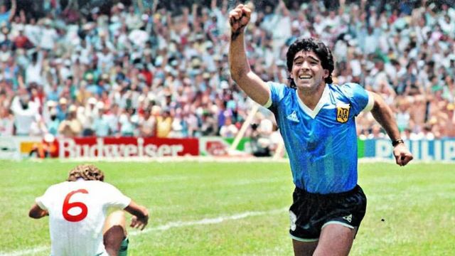 Diego Maradona sigue siendo una de las figuras más recordadas del fútbol mundial.