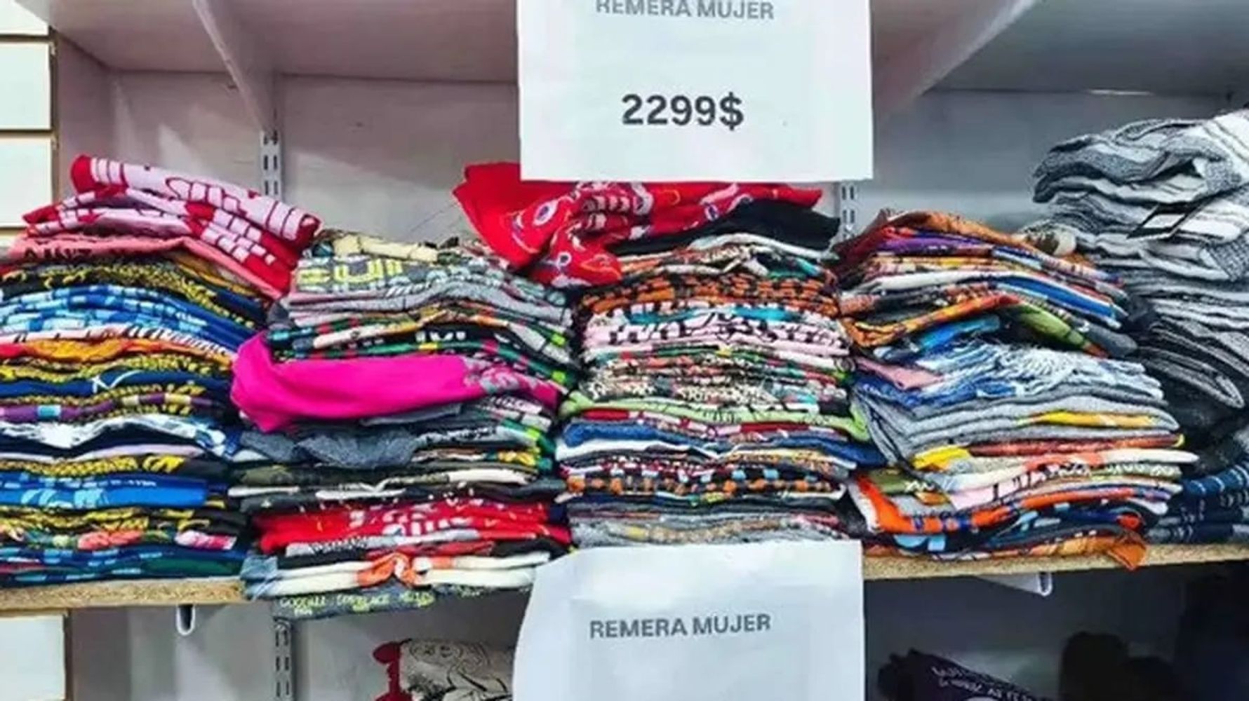 Con precios irrisorios, Puro Hilo ofrece vestimenta para hombres y mujeres.
