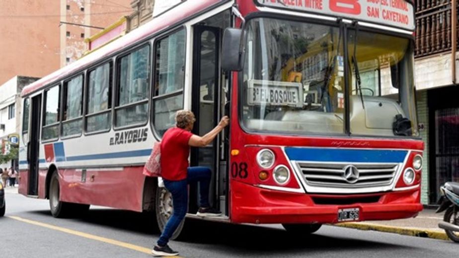Transporte y Mundial: cómo circularán los colectivos en Tucumán este miércoles