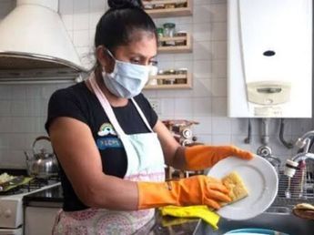 Empleadas domésticas: cuánto cobran por hora y por mes en octubre de 2026 con el nuevo aumento