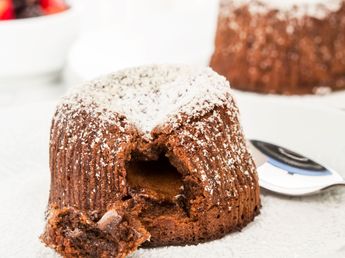 Volcán de chocolate saludable y sin harinas: la receta con pocos ingredientes para calmar el antojo dulce