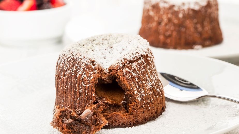 Volcán de chocolate saludable y sin harinas: la receta con pocos ingredientes para calmar el antojo dulce