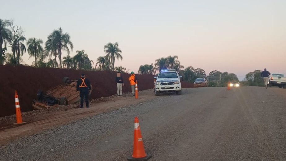 Despistaron y abandonaron un auto en El Soberbio: la Policía descubrió que había sido robado a mano armada en Buenos Aires