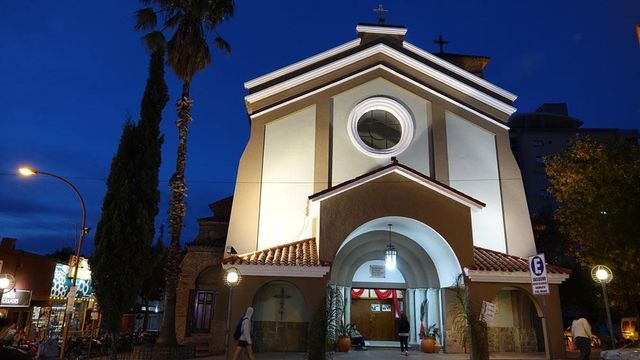 La Iglesia Nuestra Señora del Carmen, símbolo de fe y memoria religiosa en el corazón de Villa Carlos Paz.