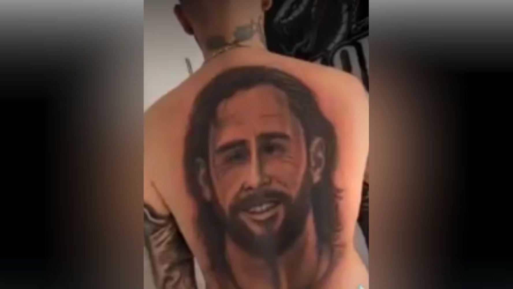 Gastó una fortuna para tatuarse a Lionel Messi en toda la espalda, pero el resultado no fue el esperado: ¿Nicolas Cage?