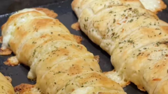 Cómo hacer el arrollado express de ajo y queso.