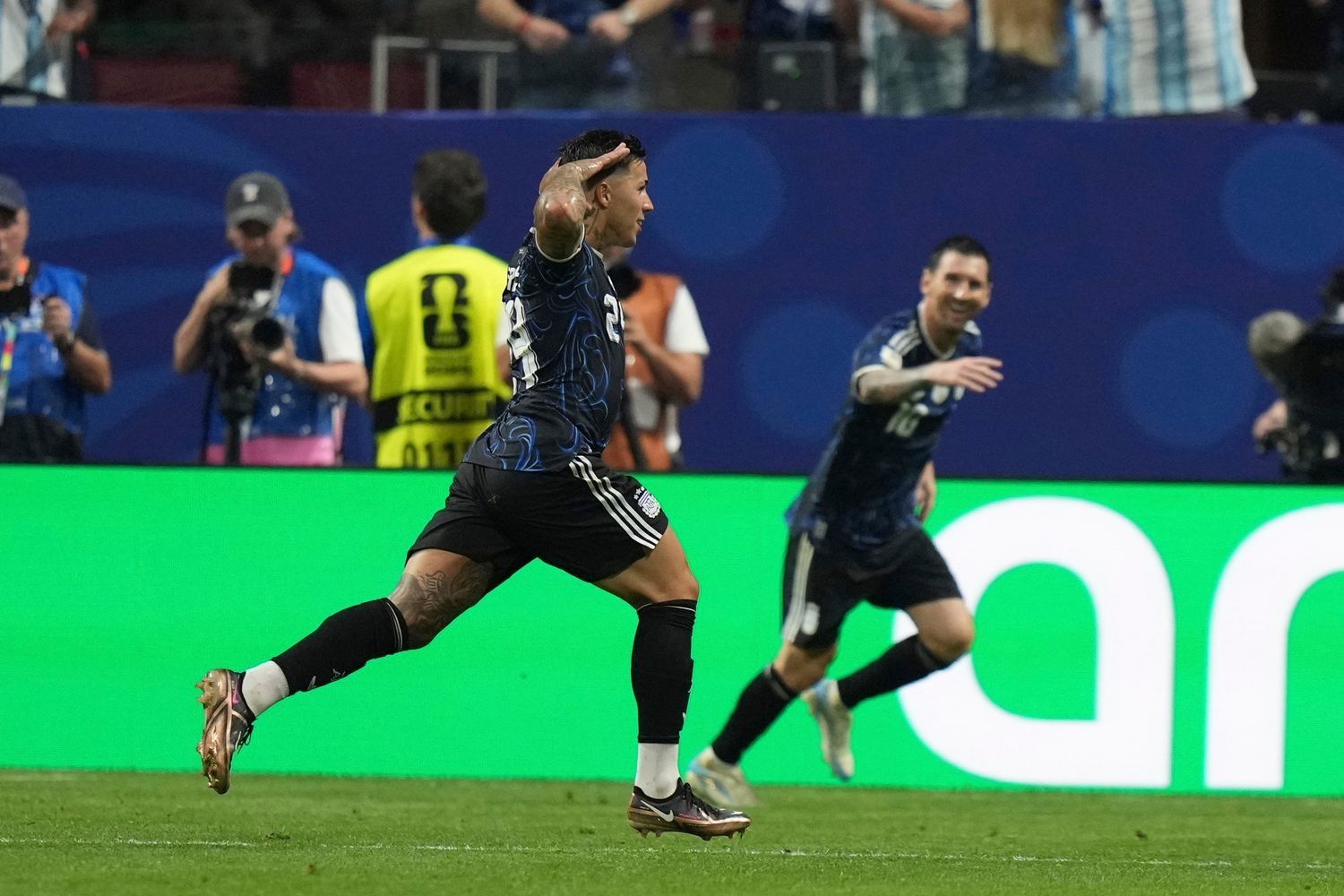 Argentina venció a Inglaterra por 2 a 1.