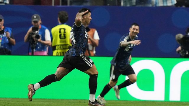Argentina venció a Inglaterra por 2 a 1.