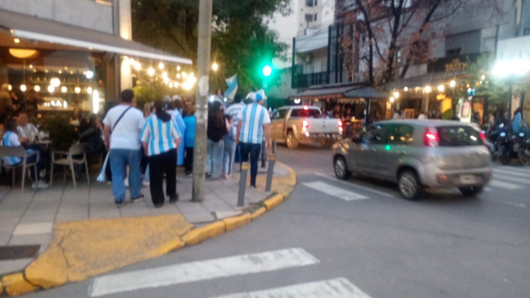 El microcentro tucumano se vistió de albiceleste.
