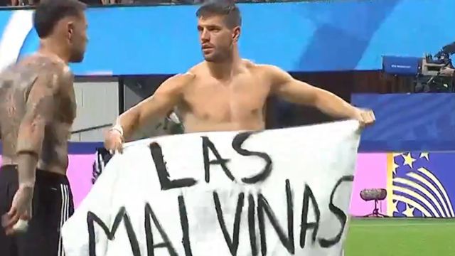 Lo Celso mostró una bandera sobre las Malvinas tras la victoria ante Inglaterra