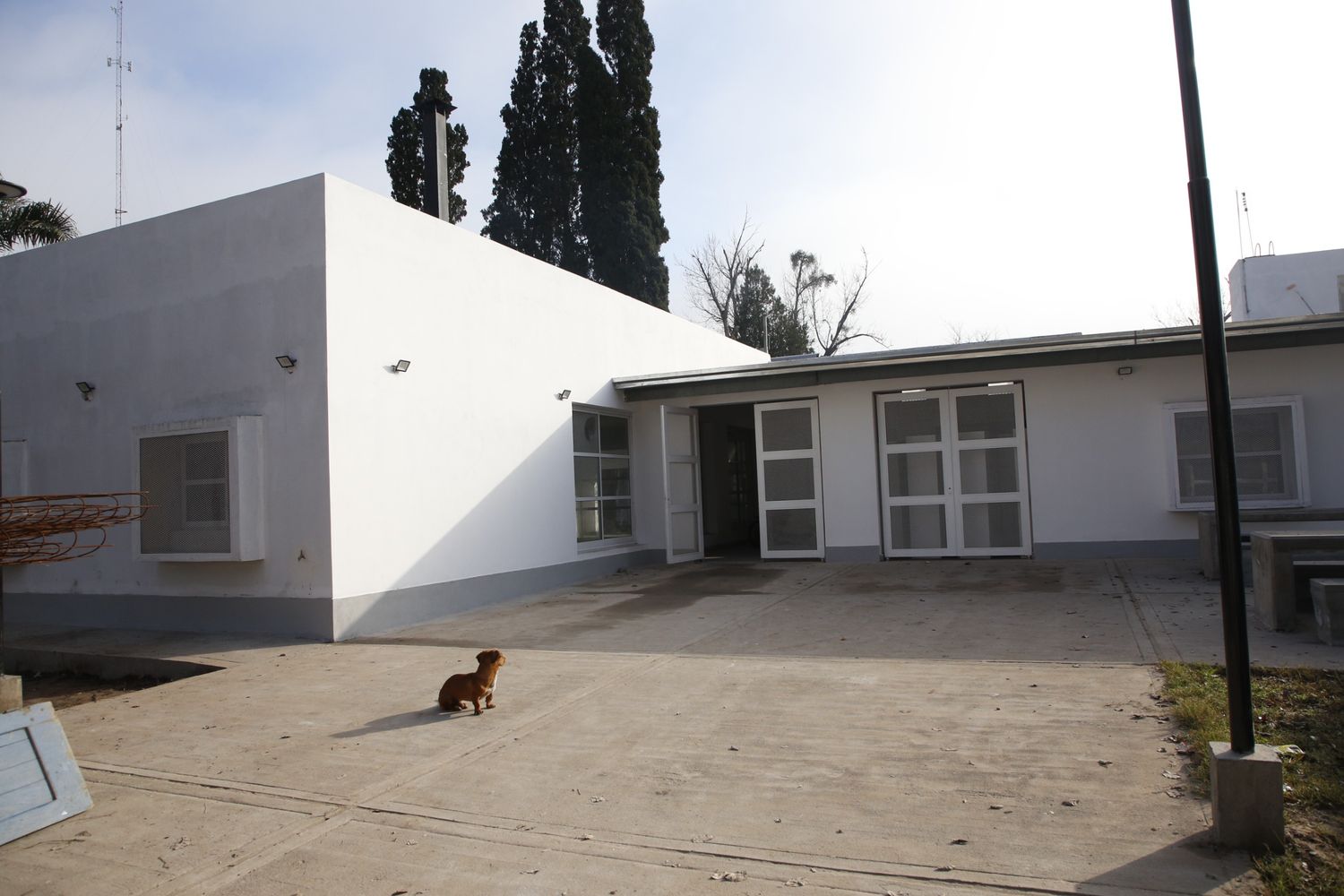 El proyecto contempla nuevas aulas, espacios de recreación y servicios esenciales para el nivel primario.