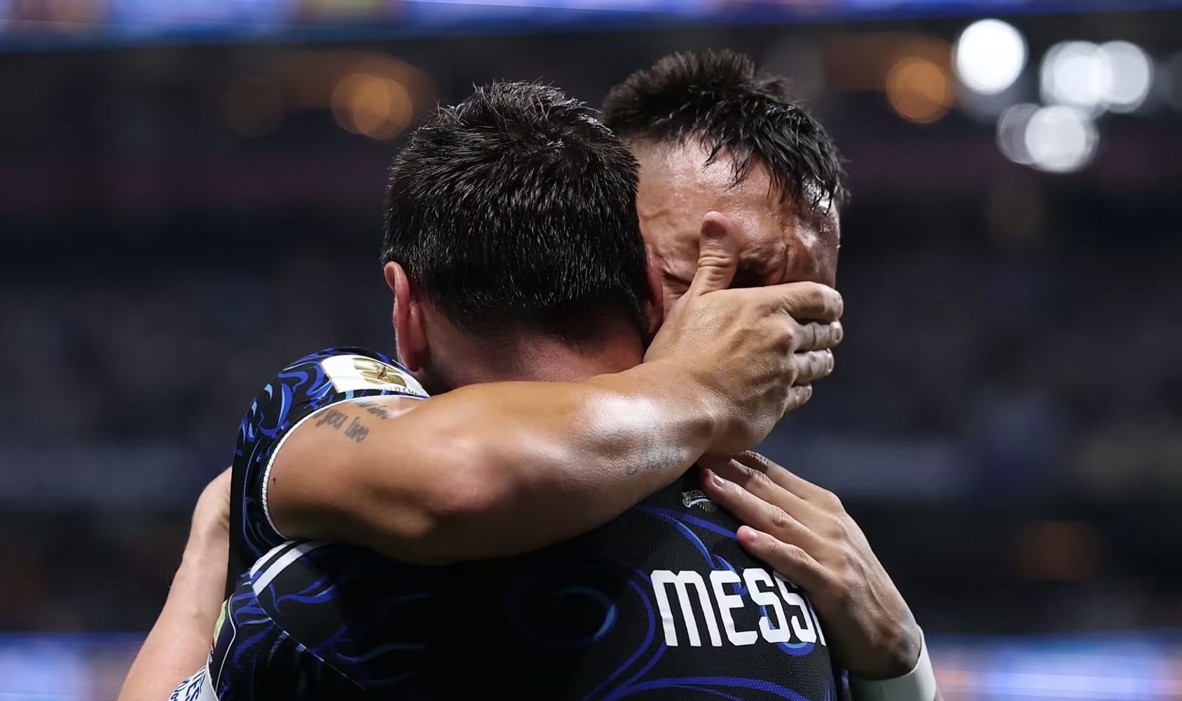 Enzo Fernández y Lautaro Martínez aseguraron la clasificación.