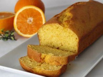 Ni harina ni azúcar: la receta de un budín de naranja express ideal para la merienda