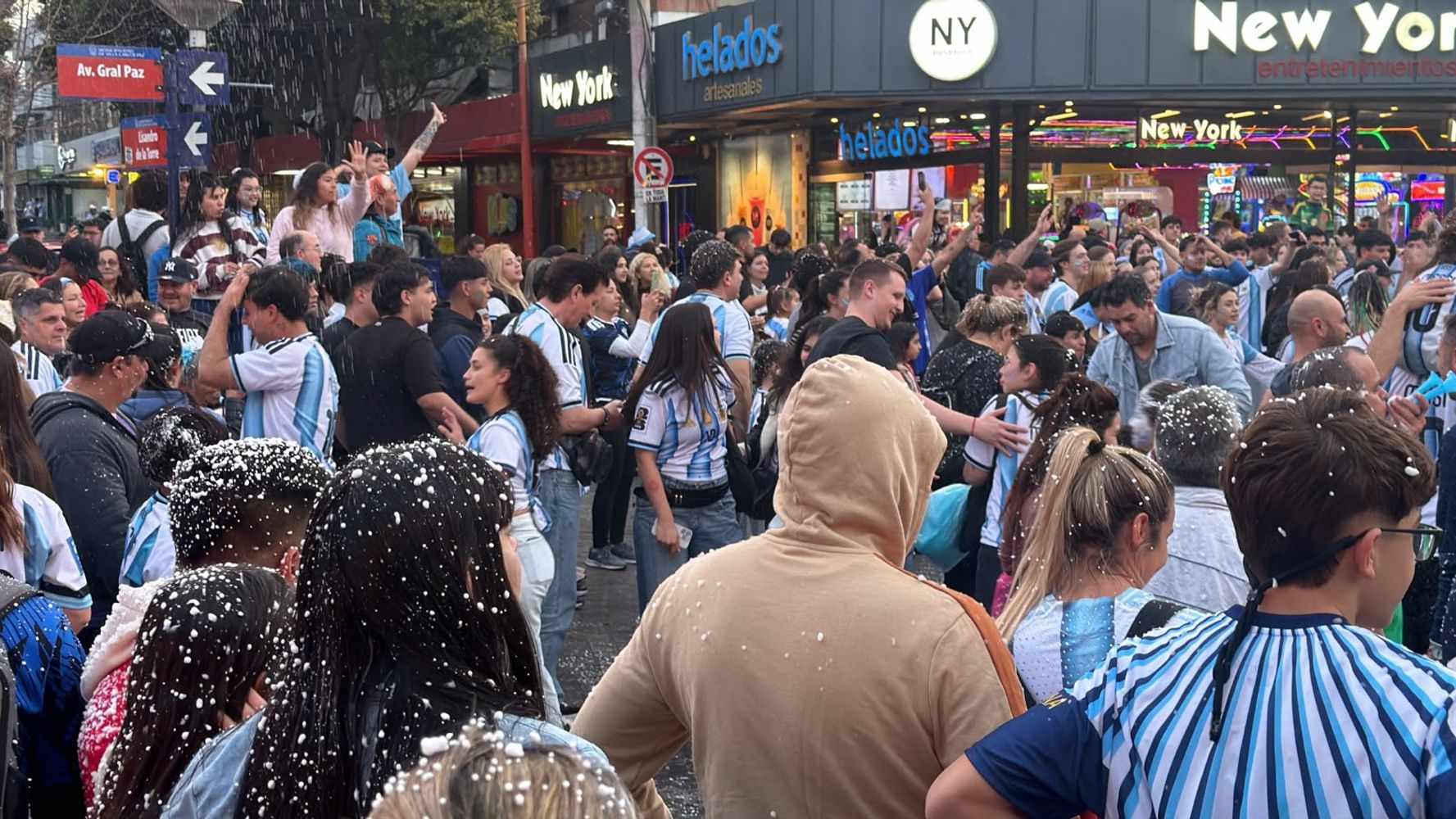 Carlos Paz ya festeja. Argentina está nuevamente en una final y la ilusión de otra vuelta olímpica está más viva que nunca.