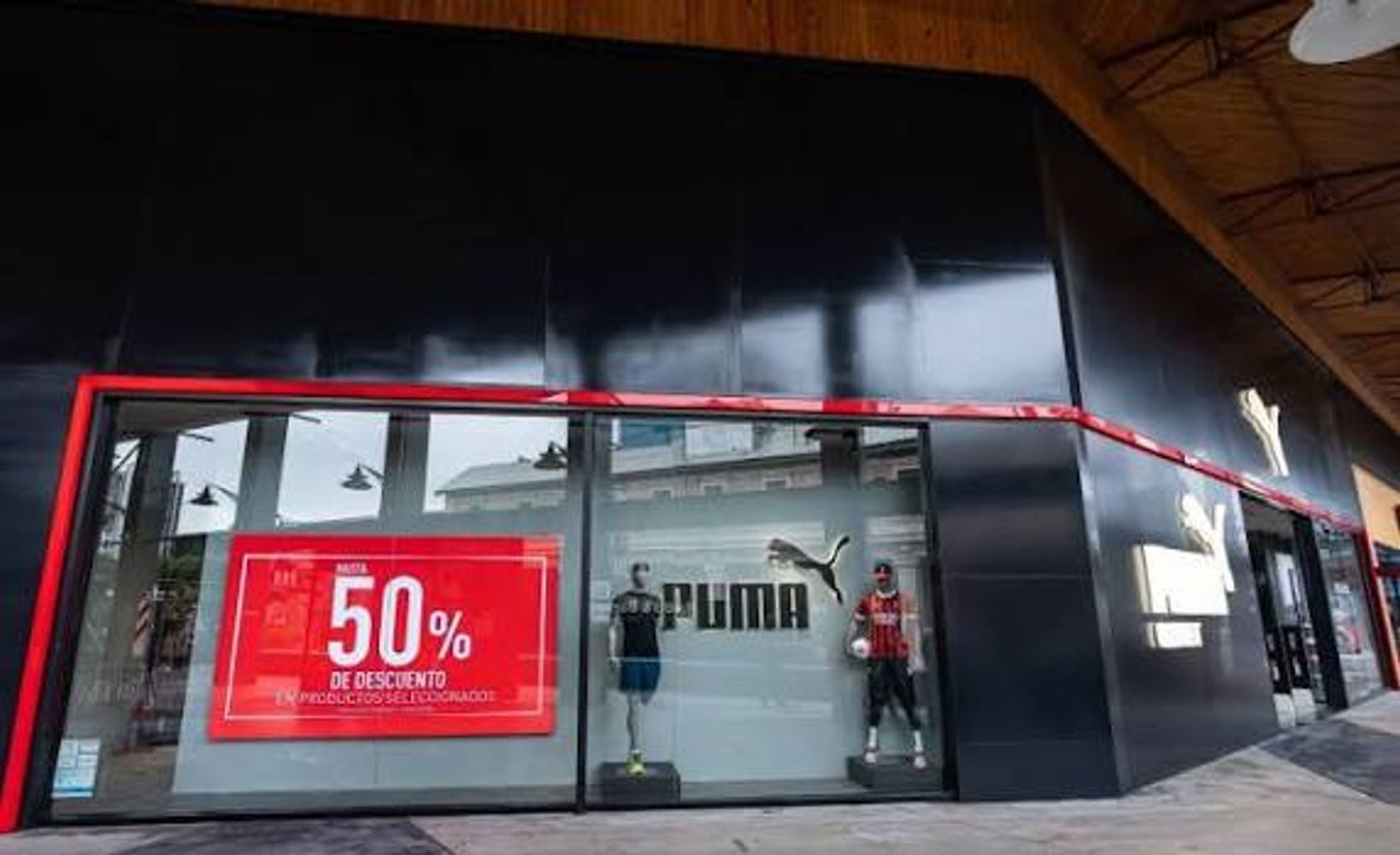 El outlet de Puma, ubicado en Distrito Arcos, ofrece calzados y vestimenta con descuentos.