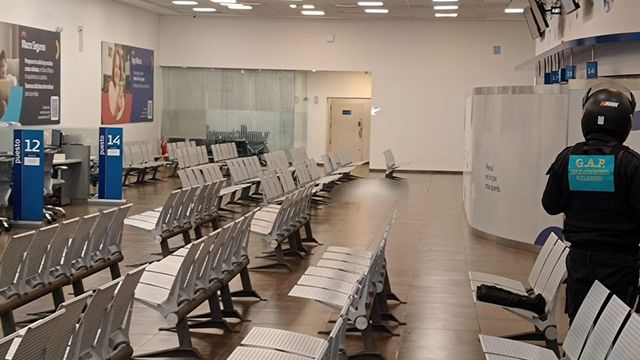 Un hombre de 62 años murió tras atragantarse con una chipa dentro de un banco en el centro de Posadas.