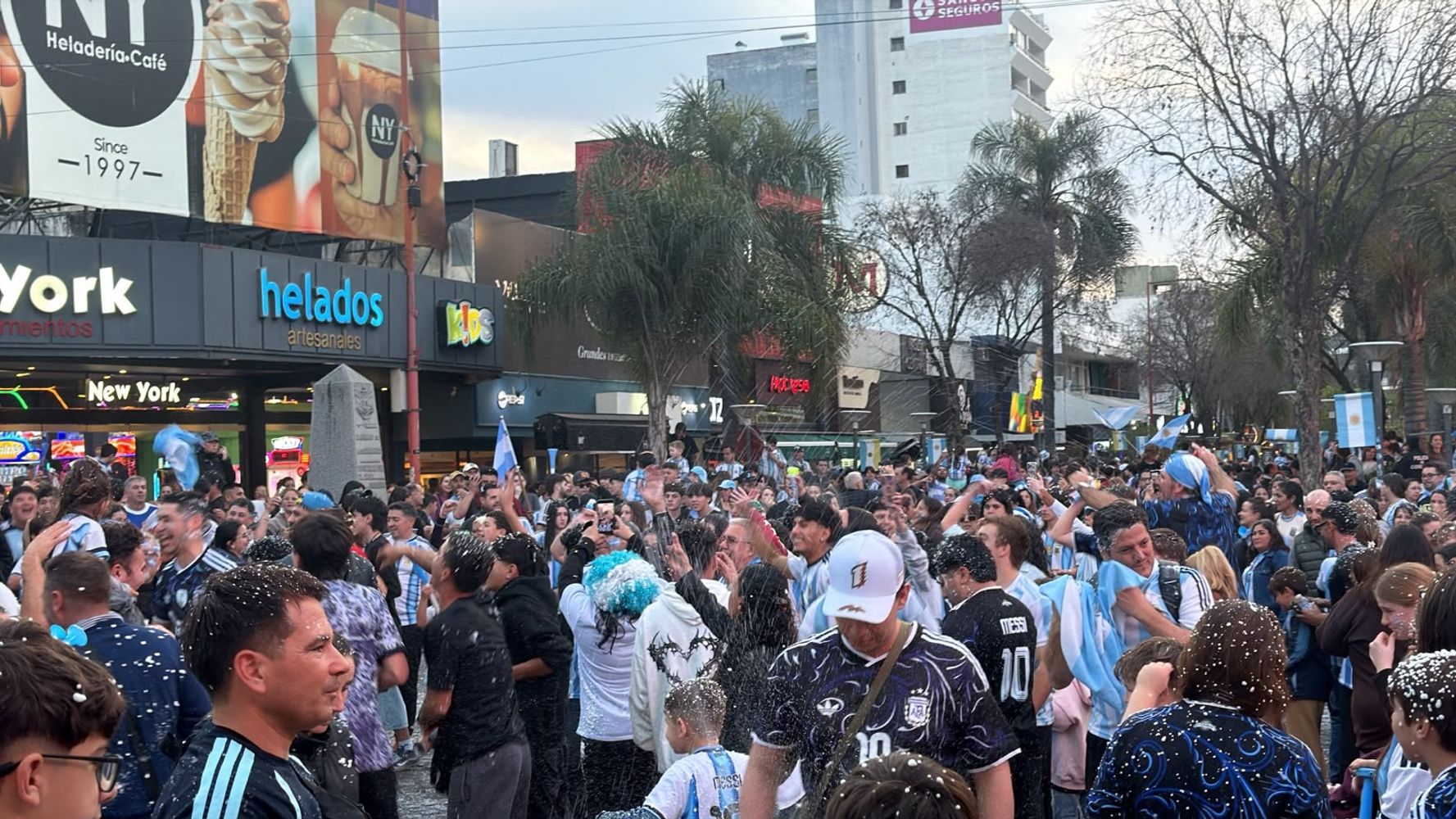 Carlos Paz ya festeja. Argentina está nuevamente en una final y la ilusión de otra vuelta olímpica está más viva que nunca.