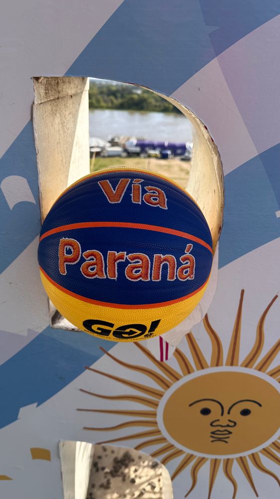 GO: pelotas de calidad internacional que también llevan la identidad de clubes e instituciones.