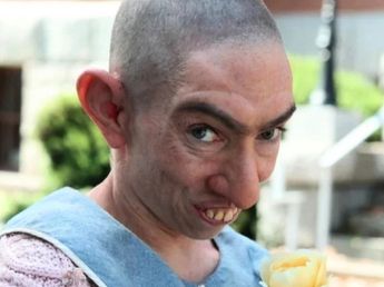 Quién es la actriz de American Horror Story que hincha por Argentina y es fanática de La Mona Jiménez