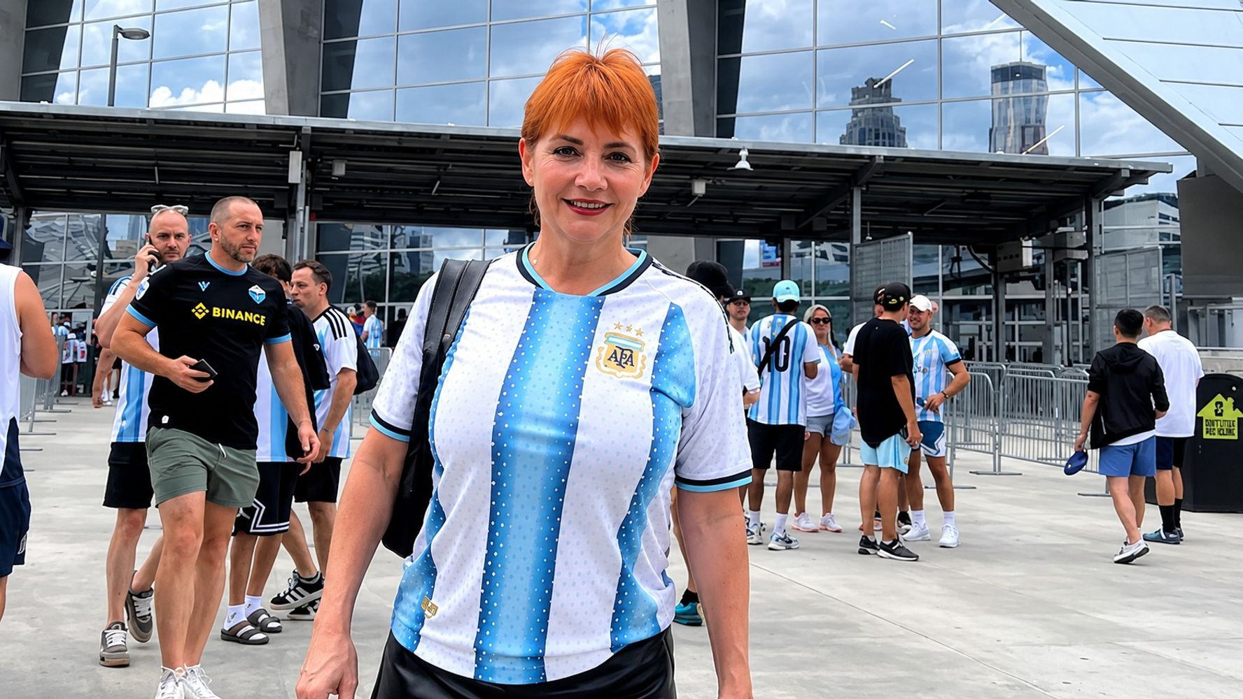 El fuerte repudio de los hinchas argentinos a Nancy Pazos durante la semifinal ante Inglaterra: terminó en un explosivo cruce.