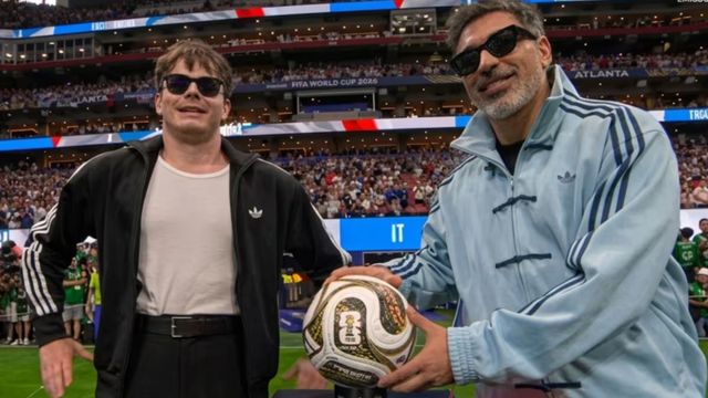 Ezequiel Lavezzi y Charlie Heaton