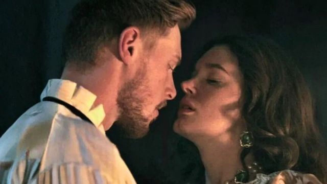 La miniserie reconstruye uno de los romances más polémicos de la corona inglesa.