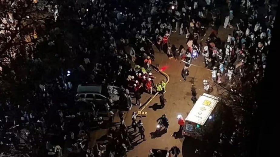 Festejaba el triunfo de la Selección Argentina, cayó de un semáforo y terminó internado