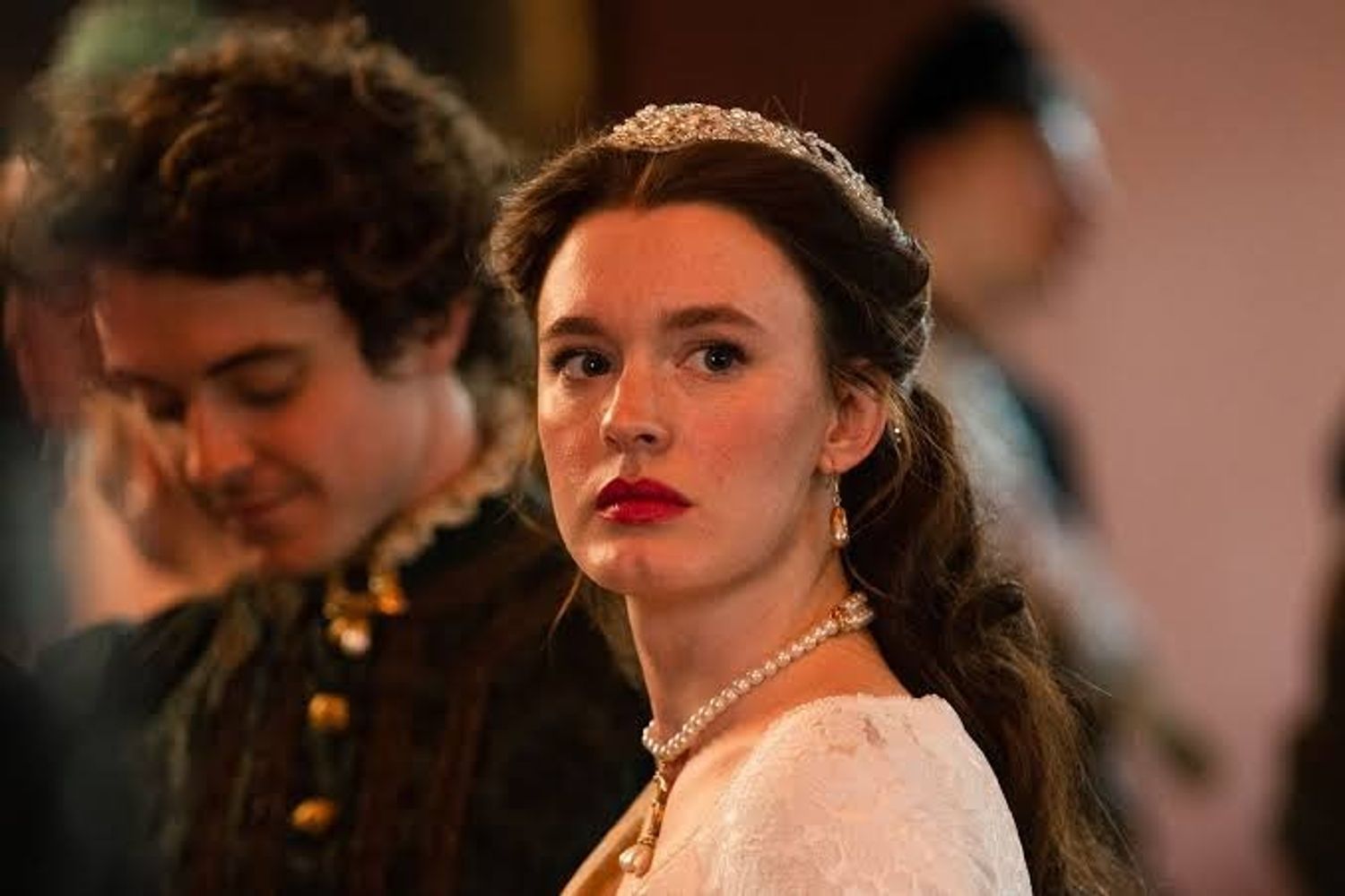 Ana Bolena y Enrique VIII protagonizan una historia marcada por poder y pasión.