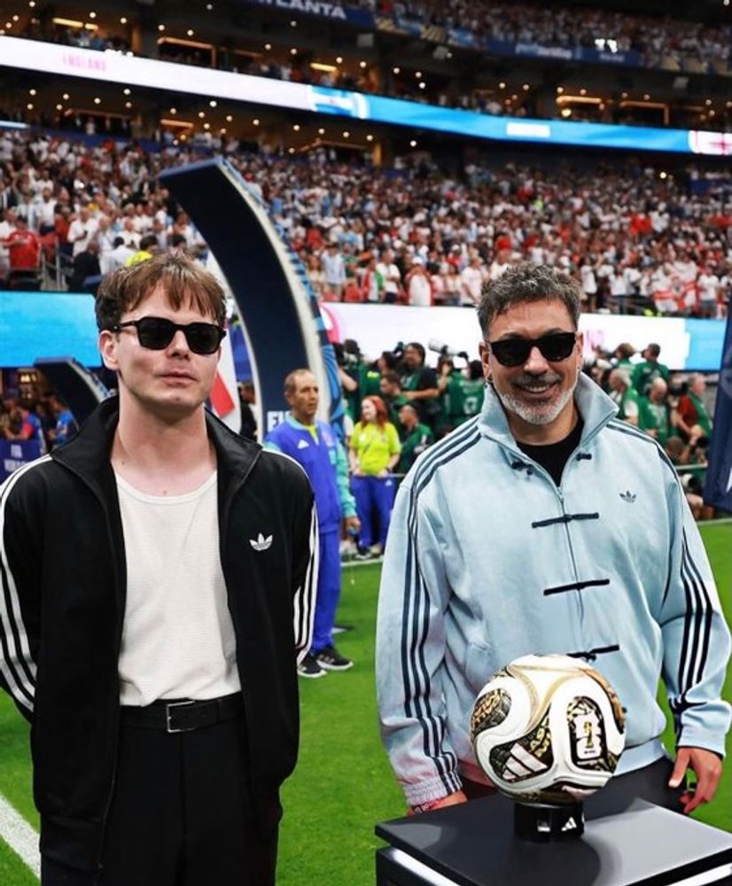 Ezequiel Lavezzi y Charlie Heaton