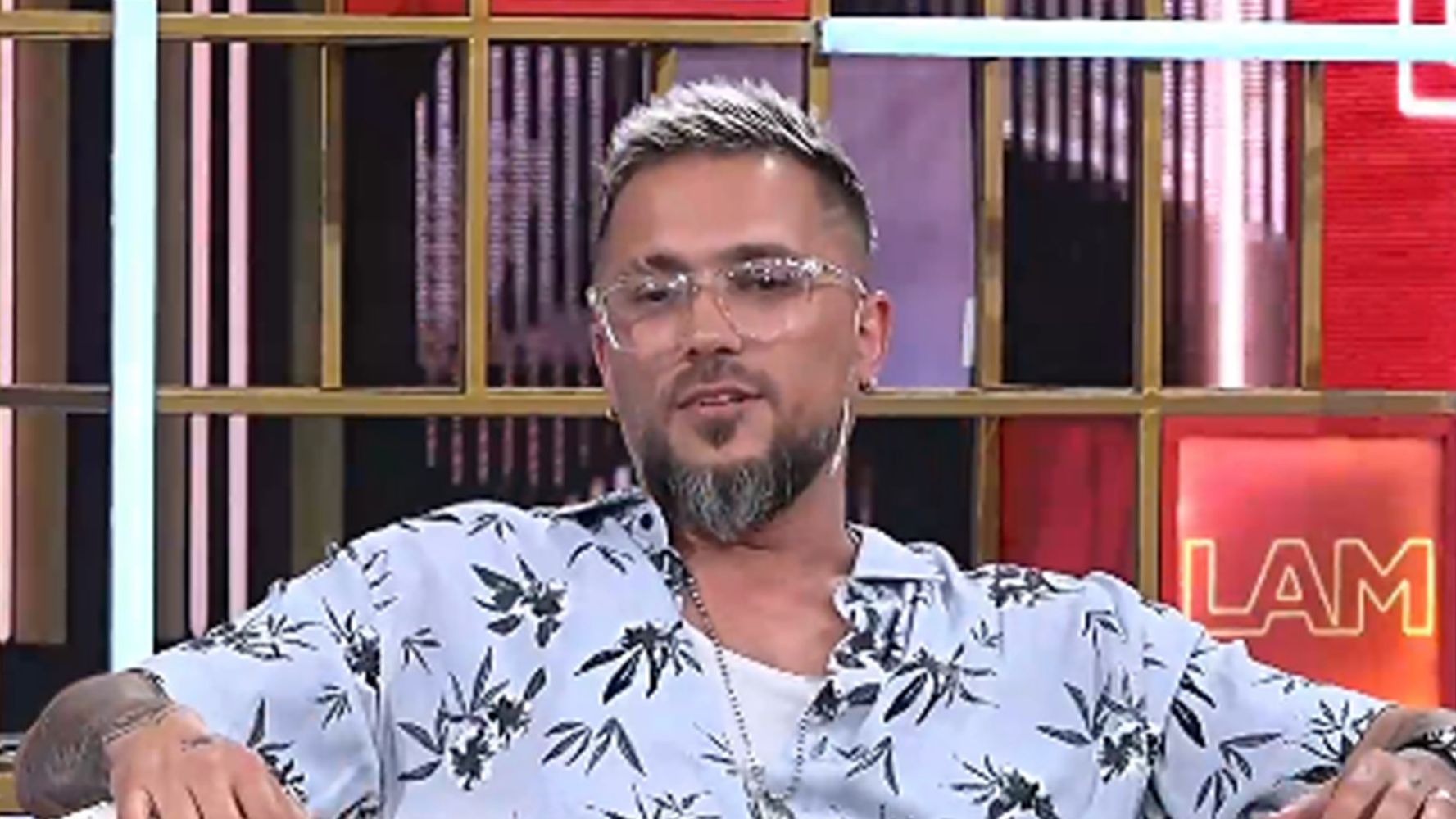 Bam Bam en la tribuna de los Messi