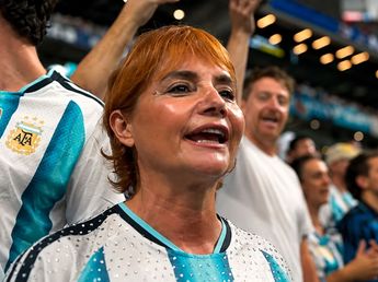 El fuerte repudio de los hinchas argentinos a Nancy Pazos durante la semifinal ante Inglaterra: terminó en un explosivo cruce