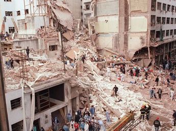 A 32 años del atentado a la AMIA: el ataque que marcó a la Argentina y una herida que sigue abierta