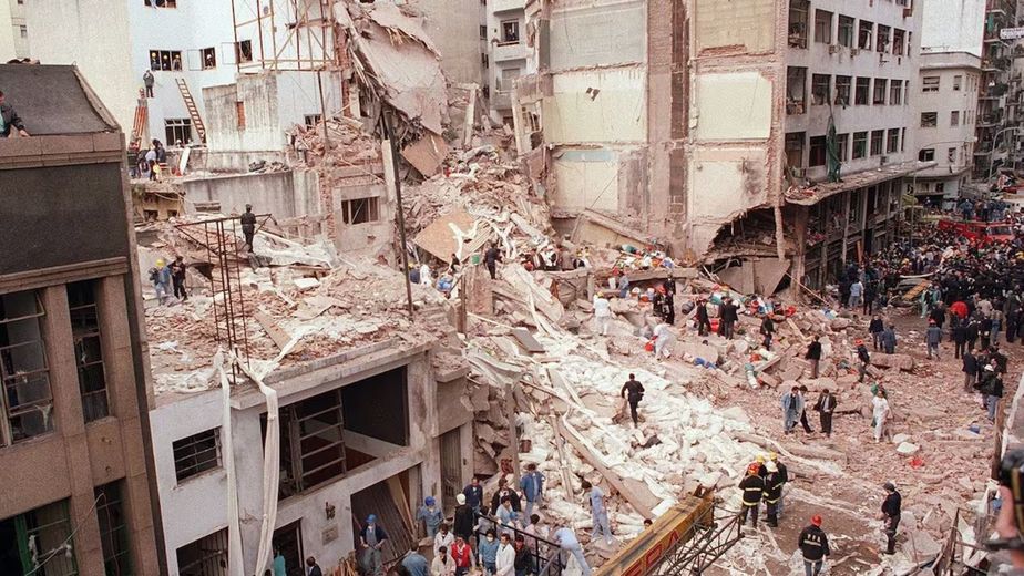 A 32 años del atentado a la AMIA: el ataque que marcó a la Argentina y una herida que sigue abierta
