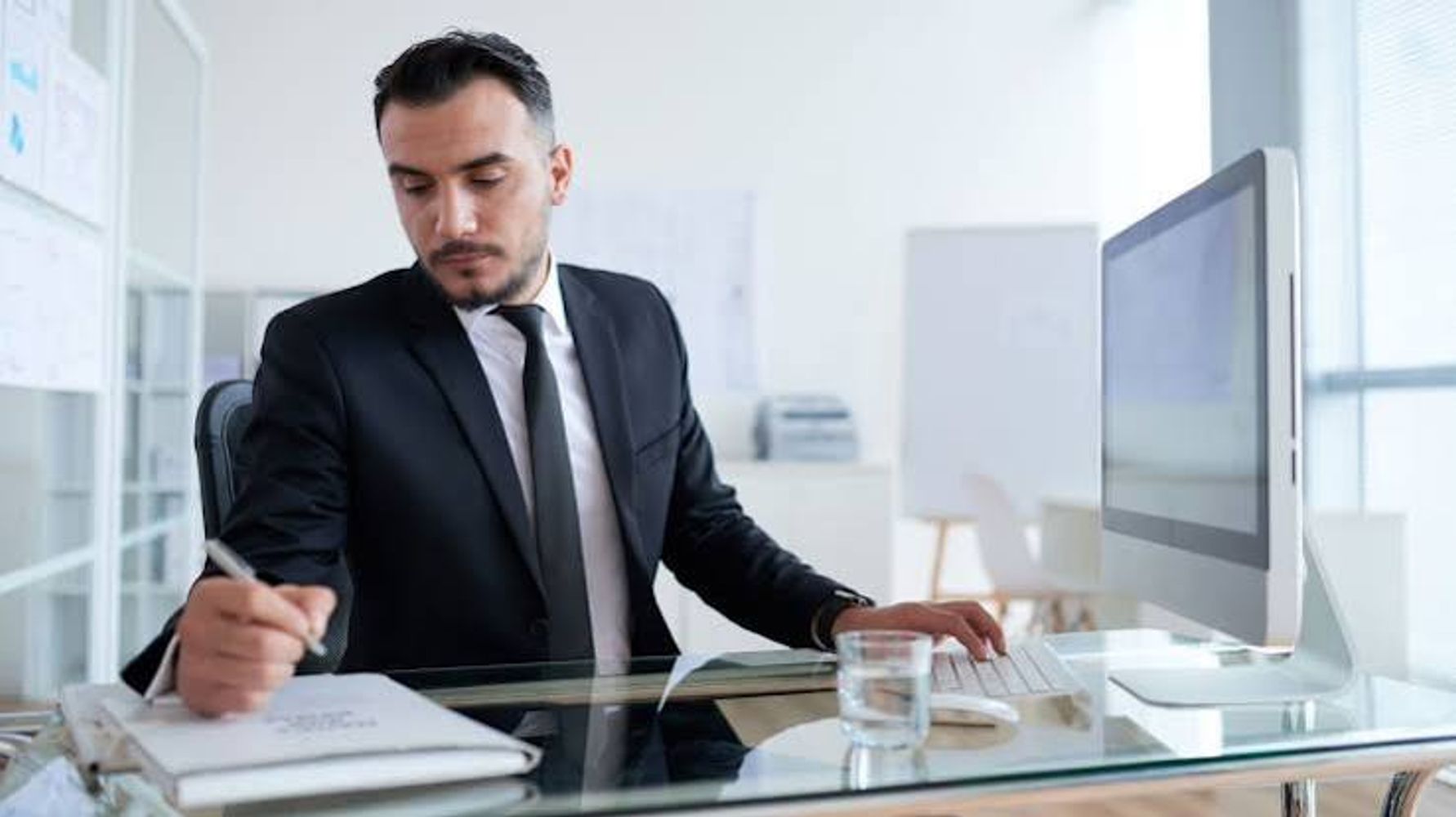 Además de los salarios, se incrementó el bono por el Día del Bancario.