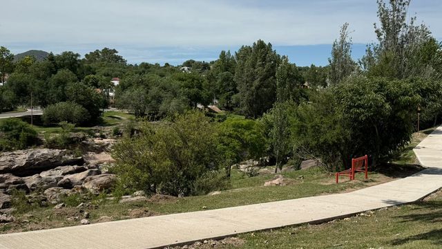 Nuevas veredas de la etapa Parque Estancia La Quinta y el Puente Los Gigantes - margen Oeste del río San Antonio- creando un Circuito Recreativo, Deportivo y Turístico en la Costa del Río y Costa de Lago.
