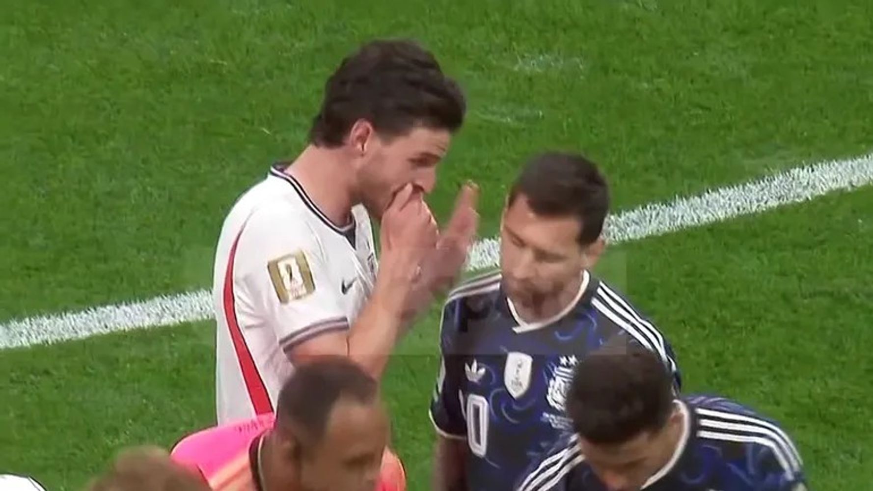 ¿Era para sanción? El gesto de un futbolista inglés contra Messi que se hizo viral tras la semifinal.