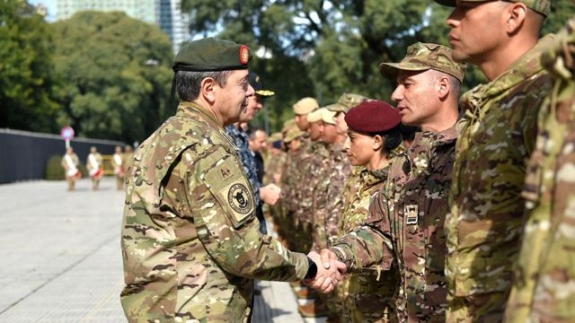 El Ministerio de Defensa reconoció a los rescatistas que participaron de la "Operación Venezuela"