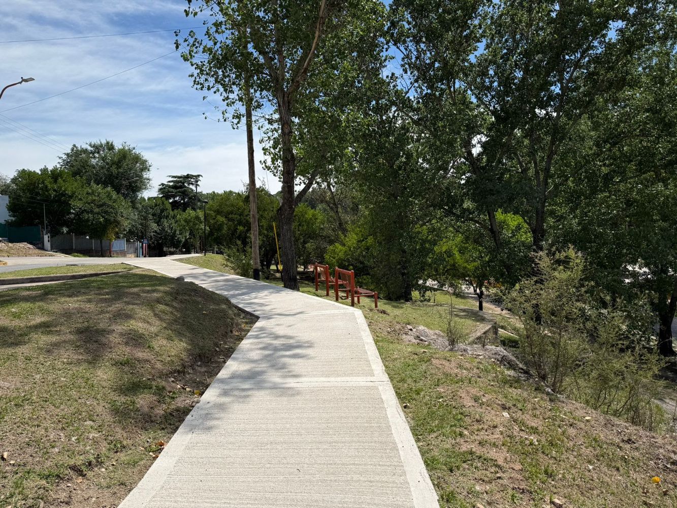 Nuevas veredas de la etapa Parque Estancia La Quinta y el Puente Los Gigantes - margen Oeste del río San Antonio- creando un Circuito Recreativo, Deportivo y Turístico en la Costa del Río y Costa de Lago.