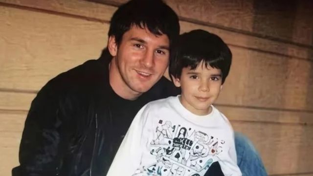 Lionel Messi junto a Joan García de niño