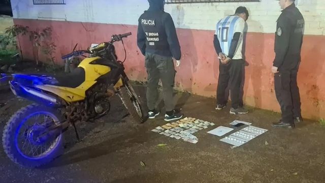 Detuvieron en Eldorado a un presunto narcodealer armado que intentó escapar con 35 dosis de cocaína.