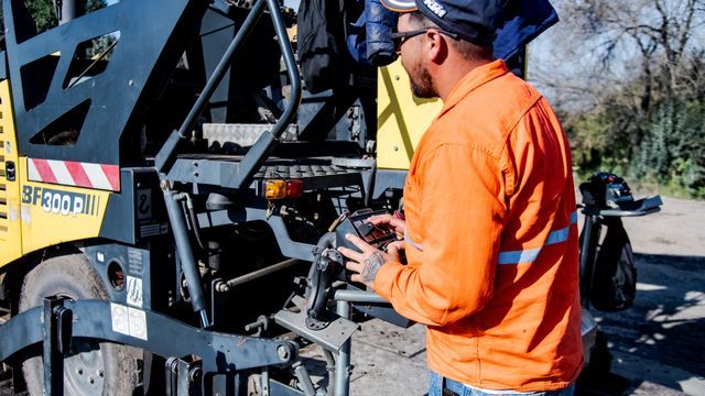 Las obras en la Ruta 323 buscan mejorar la seguridad y la transitabilidad de todo el corredor.