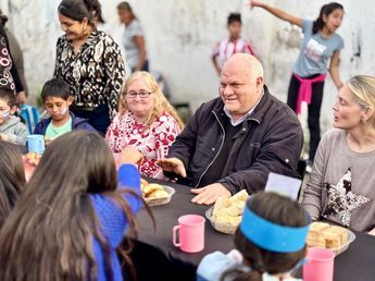 "Fruto de la comunidad organizada": Masso visitó el merendero Pie Pequeño