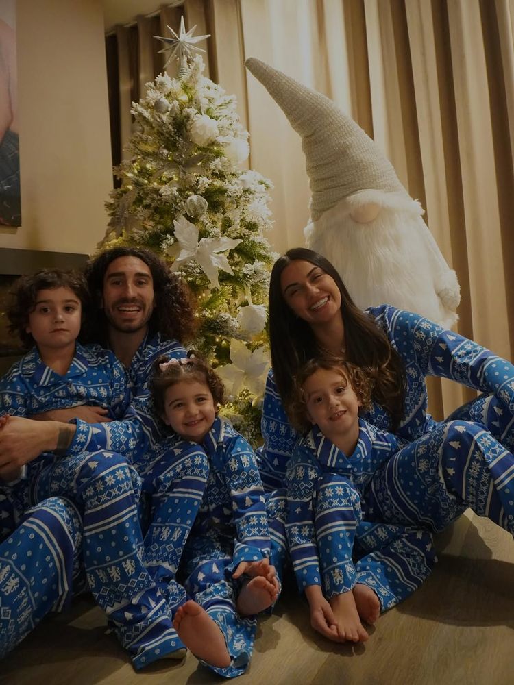 La familia de Marc Cucurella.