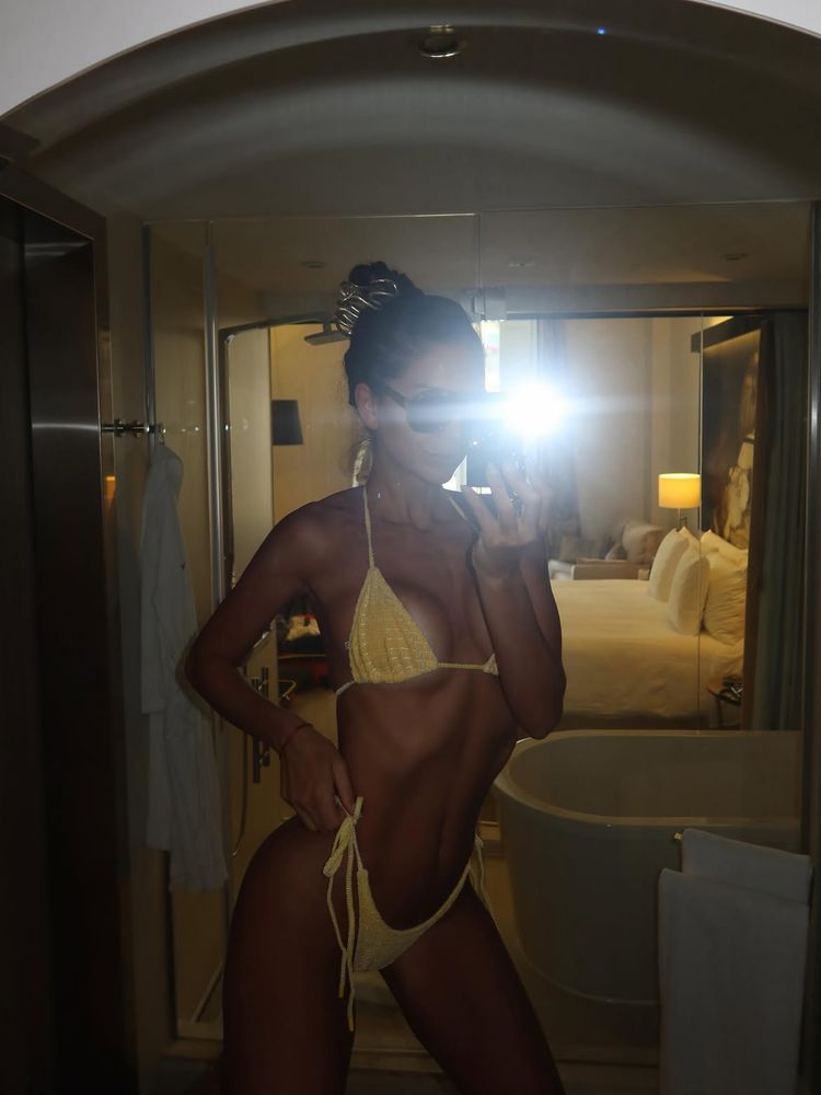 Textura "waffle", anteojos XL y bronceado extremo: el audaz look de verano con el que Zaira Nara arrasó en Madrid