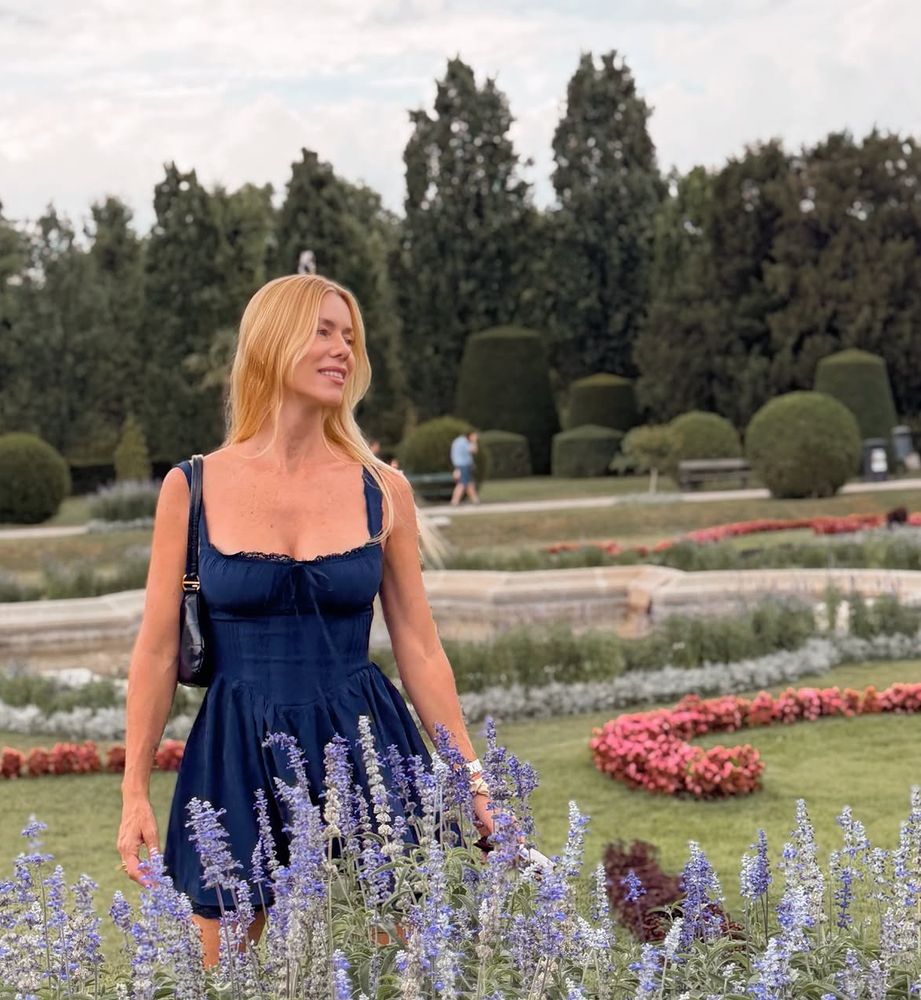 Vestido "corsetero", sandalias romanas y detalles de encaje: el refinado look con el que Nicole Neumann cautivó en Viena