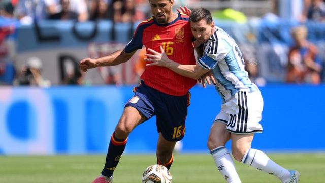 Argentina y España no se sacaron ventaja en la primera etapa de la final.
