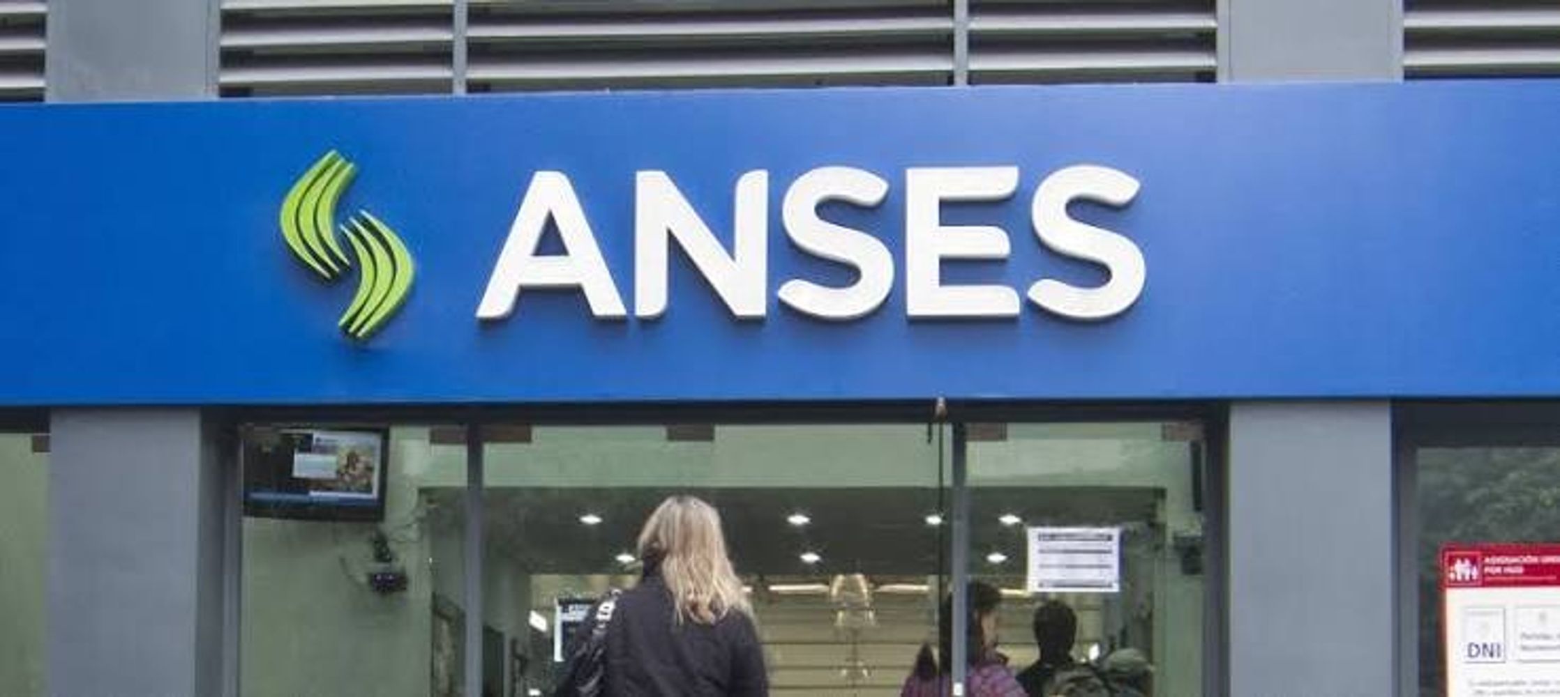 Además del incremento, algunas personas cobrarán el bono extraordinario de $70.000.