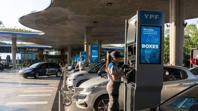 Los empleados de las estaciones de servicio recibirán un aumento en agosto. Posteriormente, el sindicato buscará renegociar las paritarias de acá a fin de año.