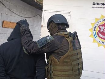 Detuvieron a dos hermanos acusados de vender cocaína en La Quinta